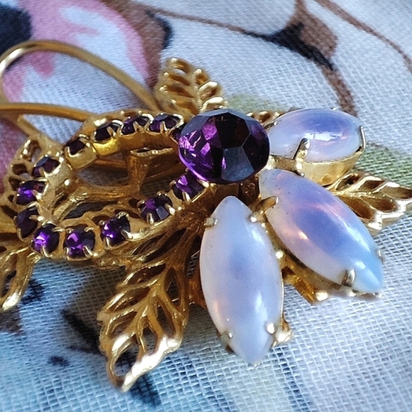Purple Opaline Prong Set Rhinestone Gold Tone Rhodium Plate Vintage Brooch EUC - Picture 7 of 9